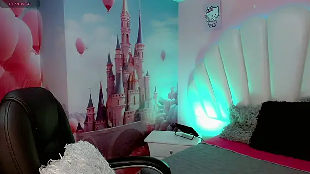 Danisha Florens online show from April 2026 11:25:01 AM