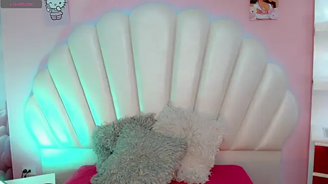 Danisha Florens online show from April 2026 11:37:02 AM