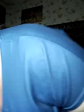 Snapshot of AuroKaria chatting on April 2026 04:07:01 PM AuroKaria online show from April 2026 04:07:01 PM