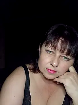 Snapshot of AuroKaria chatting on April 2026 06:15:01 PM AuroKaria online show from April 2026 06:15:01 PM