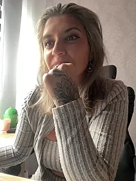 Snapshot of Isabella_varella- chatting on July 2026 02:08:02 PM Isabella varella- online show from July 2026 02:08:02 PM