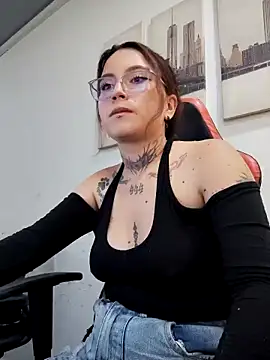 cute mara online show from April 2026 06:12:02 PM