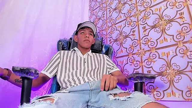 SlimLatino  online show from April 2026 04:02:02 AM