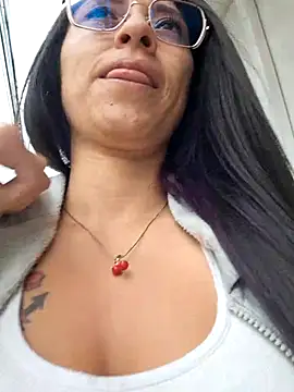 Snapshot of VALERY-94 chatting on April 2026 12:05:02 PM VALERY-94 online show from April 2026 12:05:02 PM