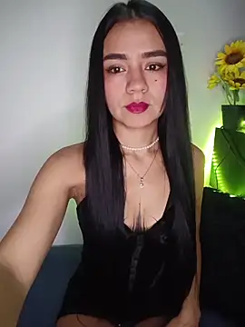 Snapshot of Mia_Flamee chatting on April 2026 11:33:02 PM Mia Flamee online show from April 2026 11:33:02 PM