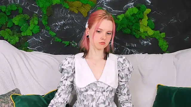 Snapshot of Lina_Veyra chatting on April 2026 12:49:01 PM Lina Veyra online show from April 2026 12:49:01 PM