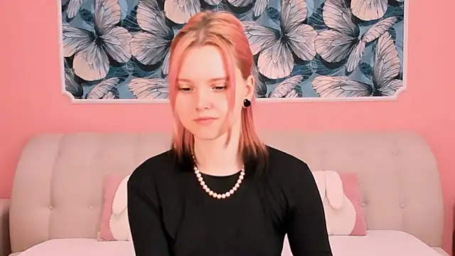 Snapshot of Lina_Veyra chatting on April 2026 01:38:02 PM Lina Veyra online show from April 2026 01:38:02 PM