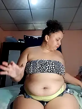 Snapshot of Marialae2735 chatting on April 2026 03:27:02 PM Marialae2735 online show from April 2026 03:27:02 PM