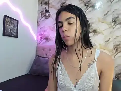 Kim strawberry online show from April 2026 10:59:01 AM