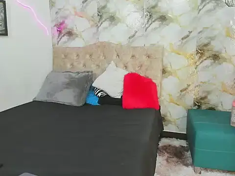 Kim strawberry online show from April 2026 04:44:02 PM