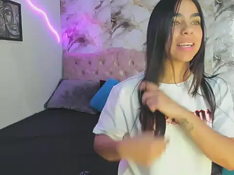 Kim strawberry online show from April 2026 04:00:02 PM