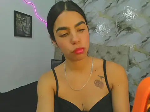 Kim strawberry online show from April 2026 06:15:01 PM