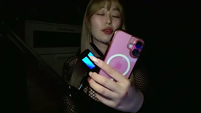 Snapshot of obeycarrienoona chatting on April 2026 01:50:01 AM obeycarrienoona online show from April 2026 01:50:01 AM