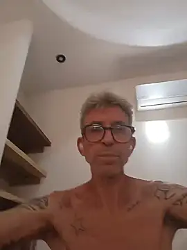 chris-sbh11 online show from August 2026 03:47:02 PM