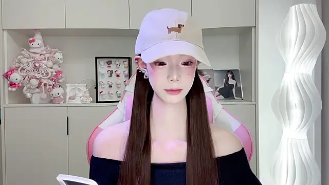 -Moonshine online show from April 2026 10:33:01 AM