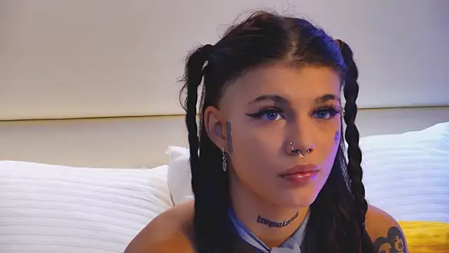 Snapshot of YasminnStorm chatting on May 2026 04:40:01 AM YasminnStorm online show from May 2026 04:40:01 AM
