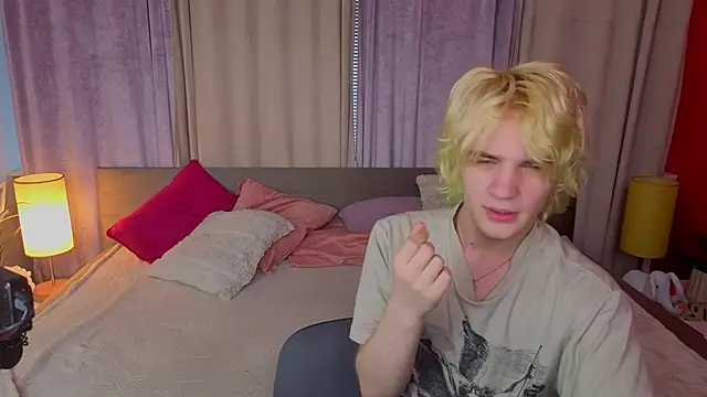 Snapshot of JameMilann chatting on April 2026 06:18:01 AM JameMilann online show from April 2026 06:18:01 AM