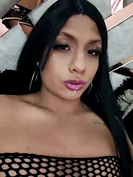 Laura D online show from April 2026 07:41:01 PM