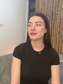 Snapshot of LucyVixxen chatting on April 2026 08:31:01 PM LucyVixxen online show from April 2026 08:31:01 PM