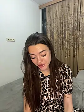 Snapshot of LucyVixxen chatting on April 2026 10:21:02 PM LucyVixxen online show from April 2026 10:21:02 PM