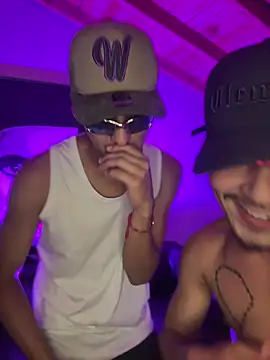 Snapshot of Cuteathleticboys chatting on April 2026 11:53:01 PM Cuteathleticboys online show from April 2026 11:53:01 PM