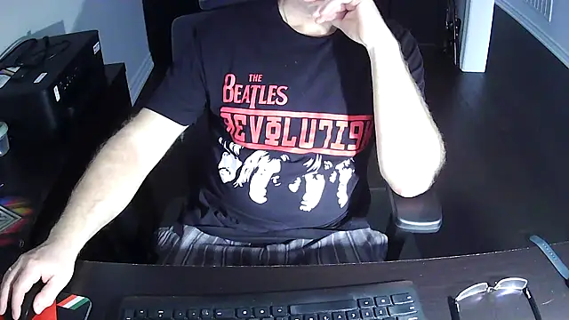 Snapshot of Shalun2000 chatting on April 2026 01:05:02 PM Shalun2000 online show from April 2026 01:05:02 PM