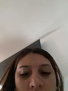 Snapshot of Alison_parkerrr chatting on April 2026 06:05:01 PM Alison parkerrr online show from April 2026 06:05:01 PM