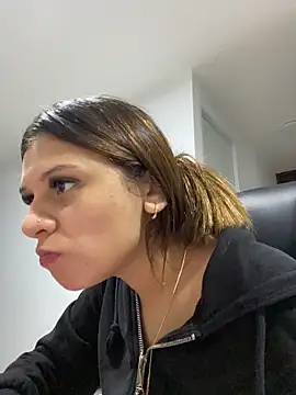 Snapshot of Alison_parkerrr chatting on April 2026 04:46:01 AM Alison parkerrr online show from April 2026 04:46:01 AM