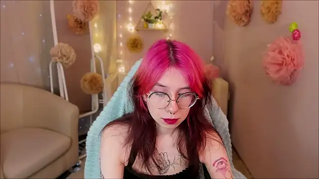 Snapshot of Alice_Nyx chatting on April 2026 08:17:01 PM Alice Nyx online show from April 2026 08:17:01 PM