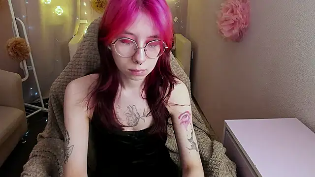 Snapshot of Alice_Nyx chatting on April 2026 08:35:02 PM Alice Nyx online show from April 2026 08:35:02 PM