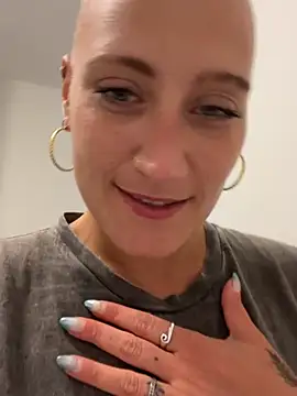 Snapshot of zensorial chatting on April 2026 11:27:02 PM zensorial online show from April 2026 11:27:02 PM