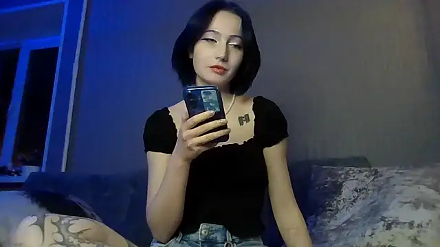 Alechka online show from April 2026 04:48:01 PM