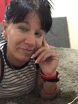 Laacoluu online show from April 2026 06:38:01 PM