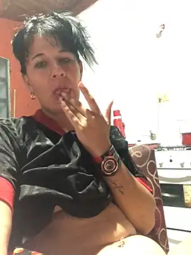 Laacoluu online show from April 2026 04:40:01 AM