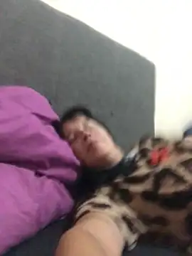 Laacoluu online show from April 2026 04:35:01 AM