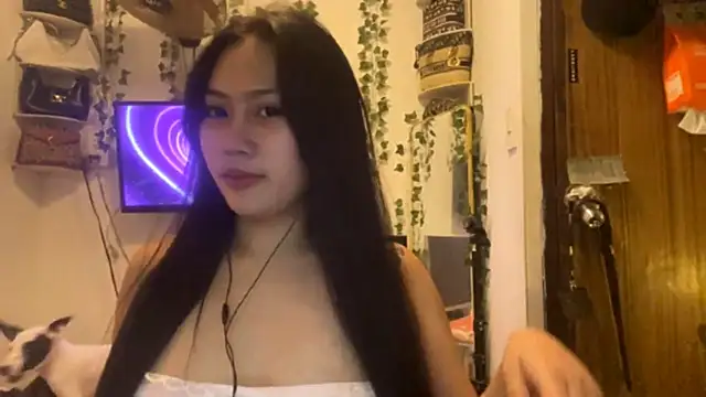 Snapshot of GlindaDejardin chatting on April 2026 05:13:02 PM GlindaDejardin online show from April 2026 05:13:02 PM