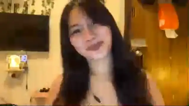 Snapshot of GlindaDejardin chatting on April 2026 05:17:01 PM GlindaDejardin online show from April 2026 05:17:01 PM