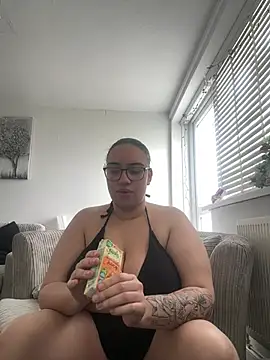 Snapshot of shayyxo chatting on April 2026 01:16:01 PM shayyxo online show from April 2026 01:16:01 PM