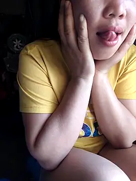 Snapshot of __Amanda__ chatting on April 2026 01:21:01 AM Amanda online show from April 2026 01:21:01 AM