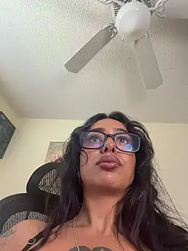 Controllercutie online show from April 2026 06:41:01 PM