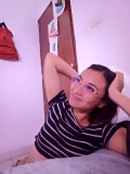 Leticia Hinkley  online show from April 2026 11:44:01 PM