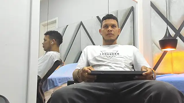 NohaBrooks online show from April 2026 11:48:01 AM