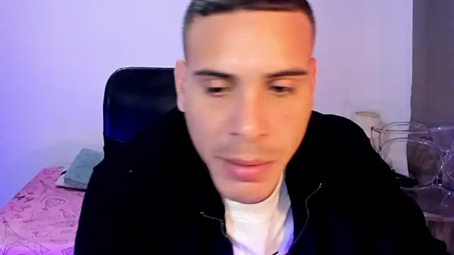 Snapshot of Axel__fierro chatting on April 2026 12:44:02 AM Axel fierro online show from April 2026 12:44:02 AM