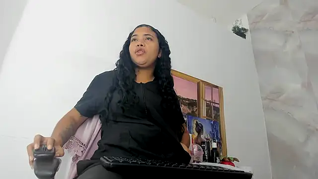 Snapshot of EllyBloom chatting on July 2026 01:39:02 PM EllyBloom online show from July 2026 01:39:02 PM