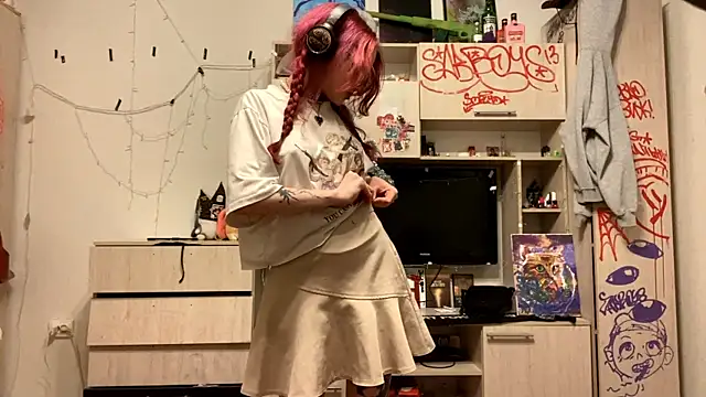 Snapshot of RedHeadCat chatting on April 2026 11:24:01 PM RedHeadCat online show from April 2026 11:24:01 PM