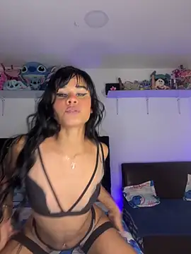 Snapshot of ChloeFox2 chatting on April 2026 03:51:02 AM ChloeFox2 online show from April 2026 03:51:02 AM