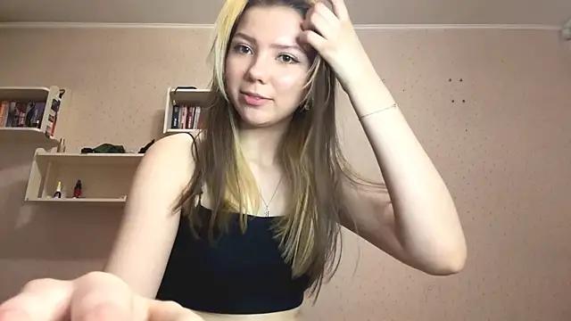 Snapshot of KeliVerde chatting on April 2026 06:24:02 PM KeliVerde online show from April 2026 06:24:02 PM