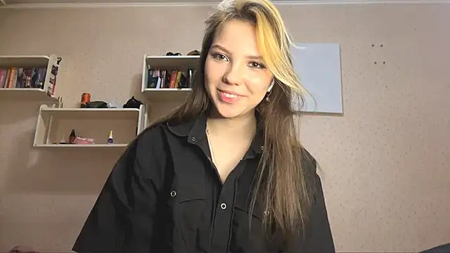 Snapshot of KeliVerde chatting on April 2026 06:01:02 PM KeliVerde online show from April 2026 06:01:02 PM