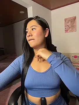 Snapshot of EvelynLeen_ chatting on April 2026 10:26:01 PM EvelynLeen online show from April 2026 10:26:01 PM