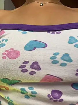 Snapshot of EvelynLeen_ chatting on April 2026 11:11:02 PM EvelynLeen online show from April 2026 11:11:02 PM